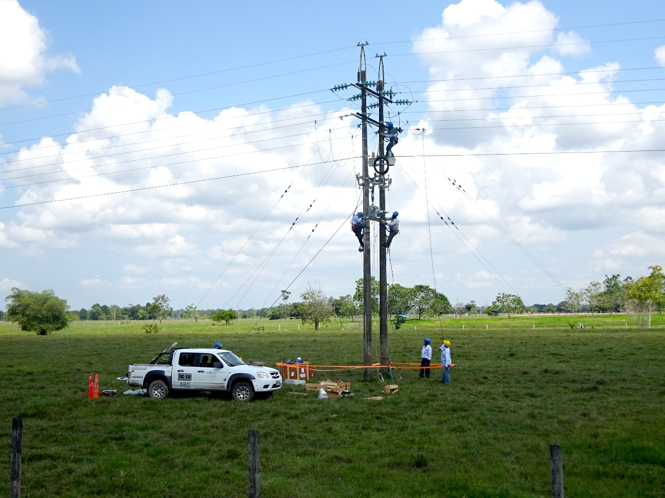 Avanza la modernización de redes eléctricas en Cimitarra