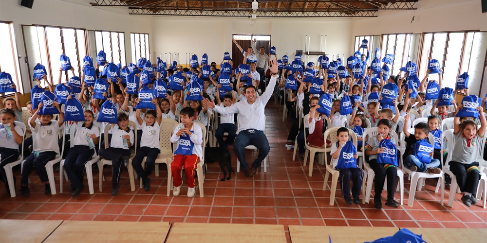 Iluminamos el futuro de estudiantes del municipio de Mogotes