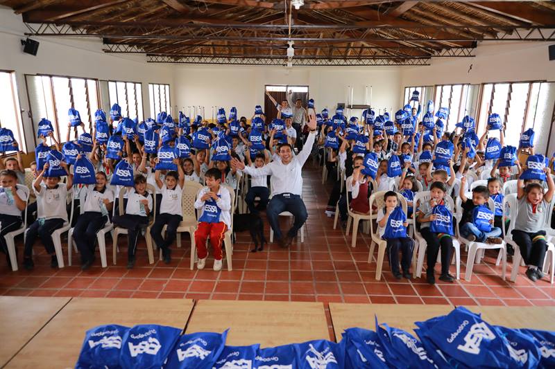 Iluminamos el futuro de estudiantes del municipio de Mogotes