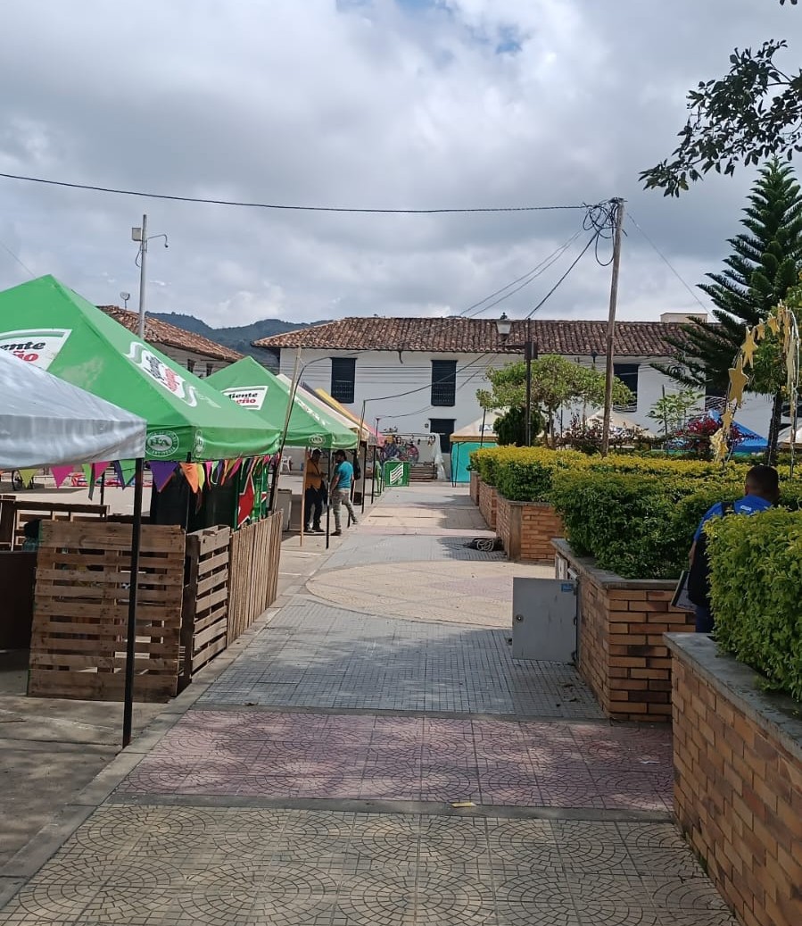 ¡Solicita tus conexiones temporales al servicio de energía a tiempo para ferias y fiestas!