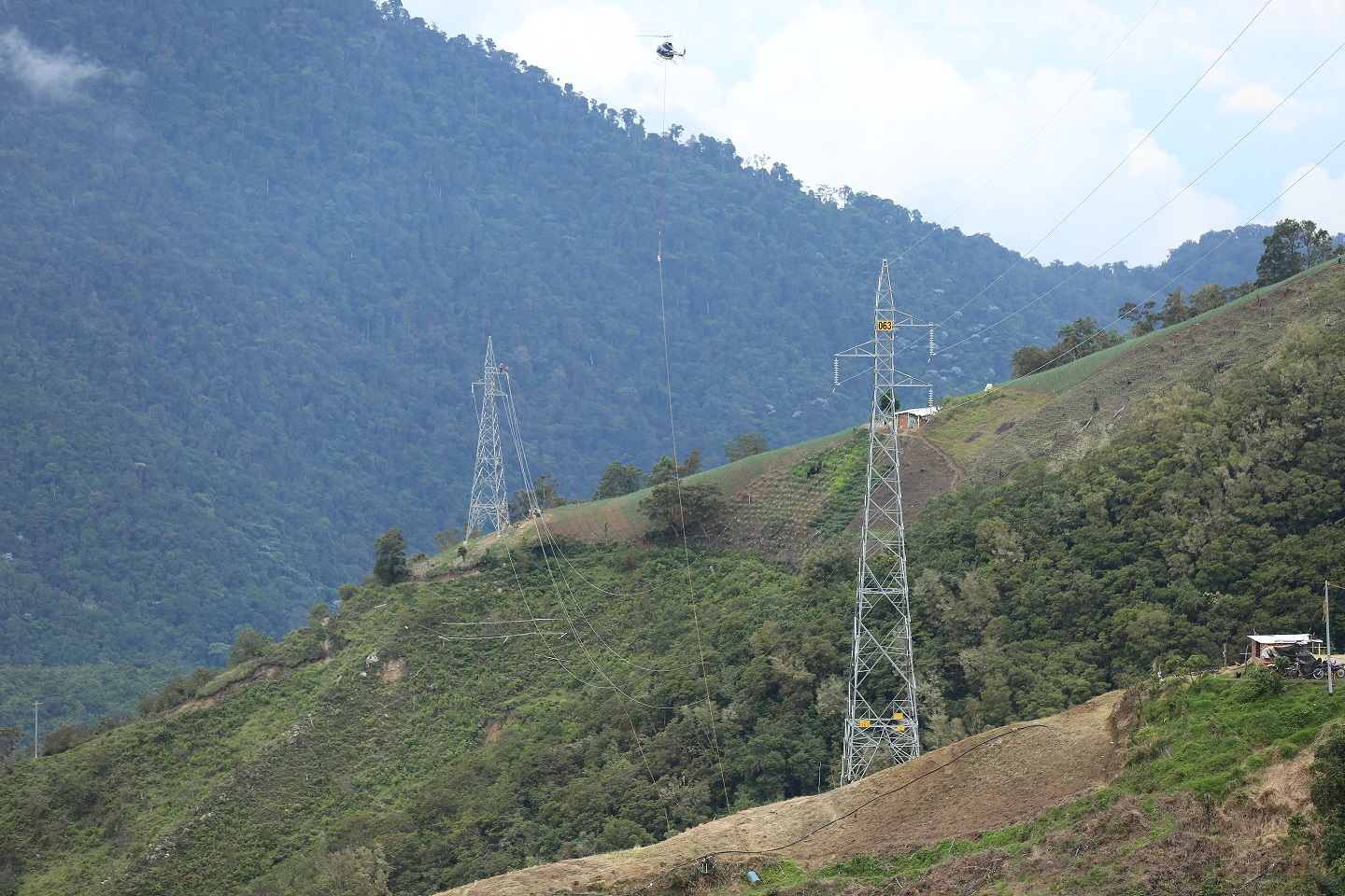Avanza la construcción de la línea de media tensión para la nueva Subestación Mogotes