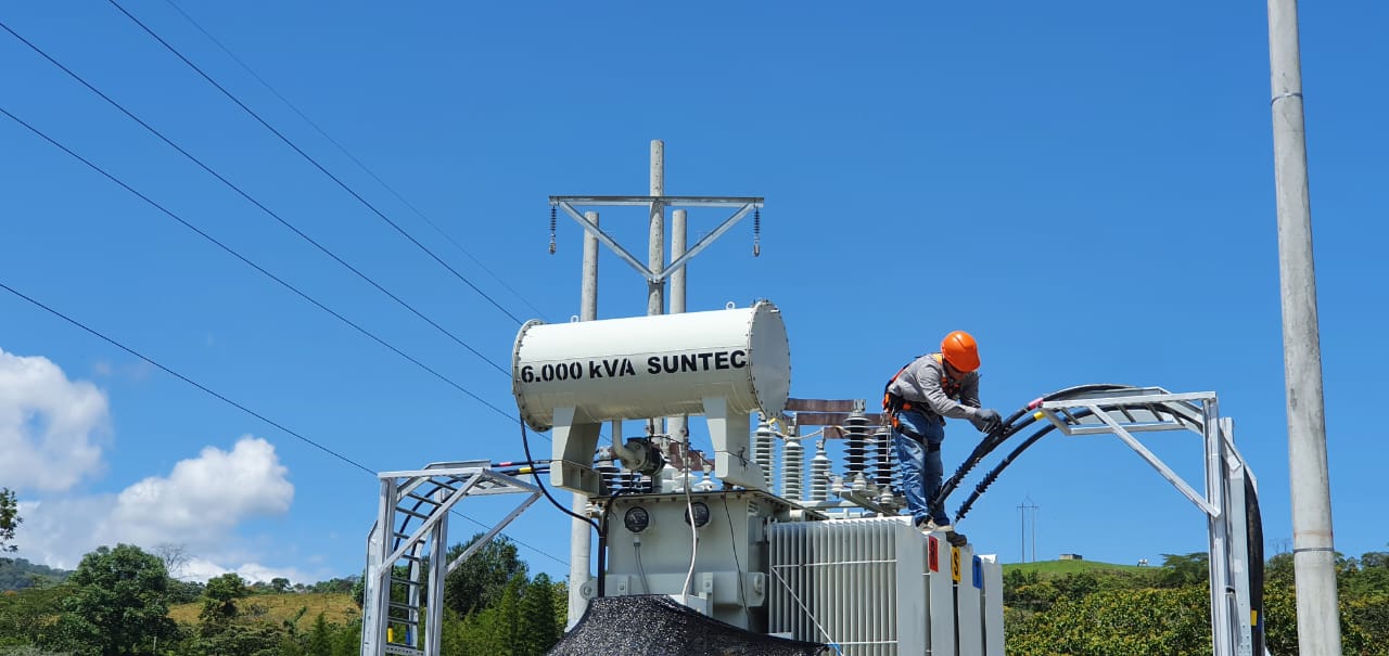Mantenimiento correctivo en la Subestación El Carmen