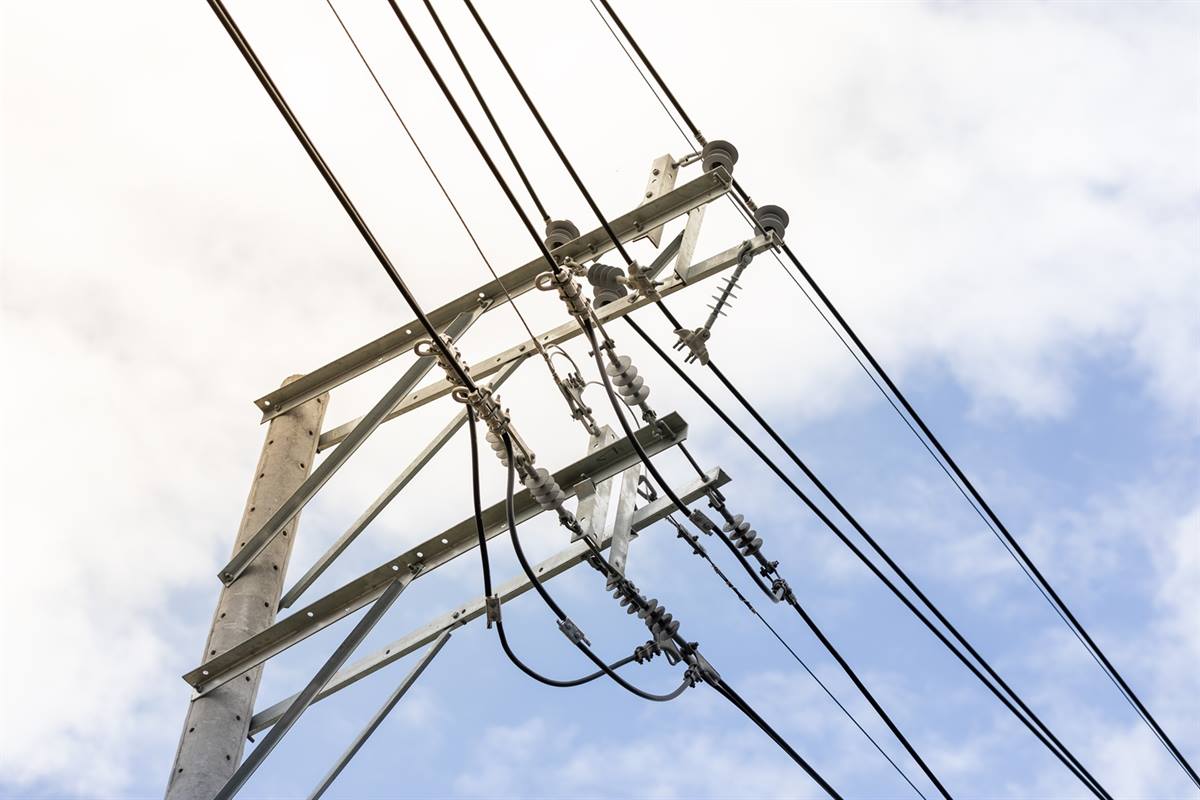 ESSA avanza en la remodelación de redes eléctricas en Girón