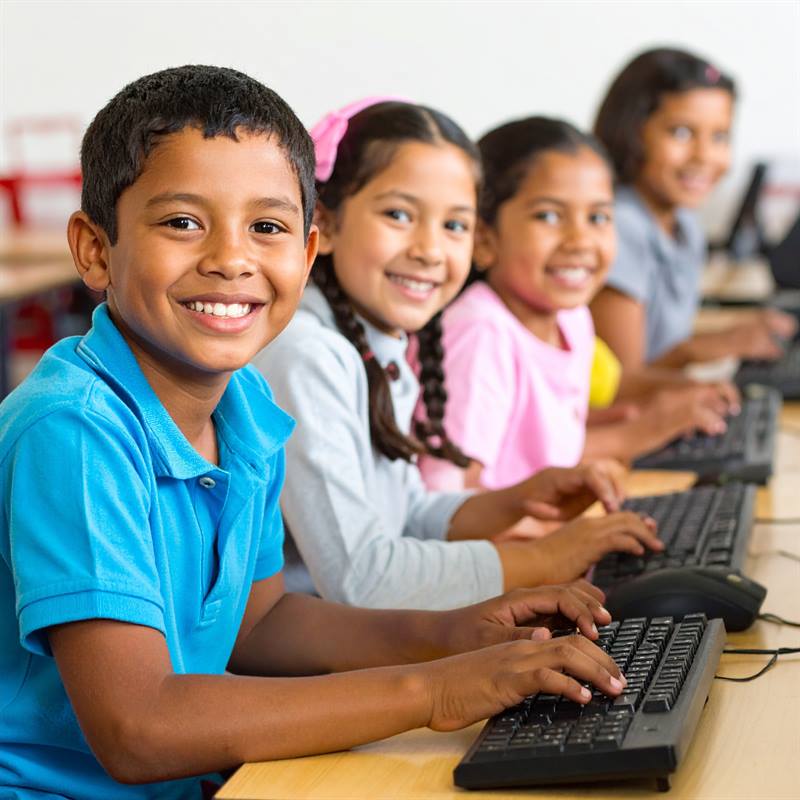 Niños en un aula de clase