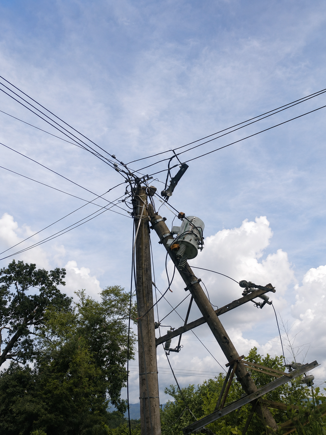 ESSA avanza en las reparaciones por daños en el área metropolitana de Bucaramanga