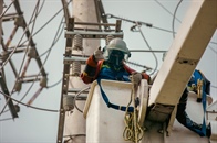 Continúan trabajos de remodelación de redes eléctricas en el municipio de Guavatá