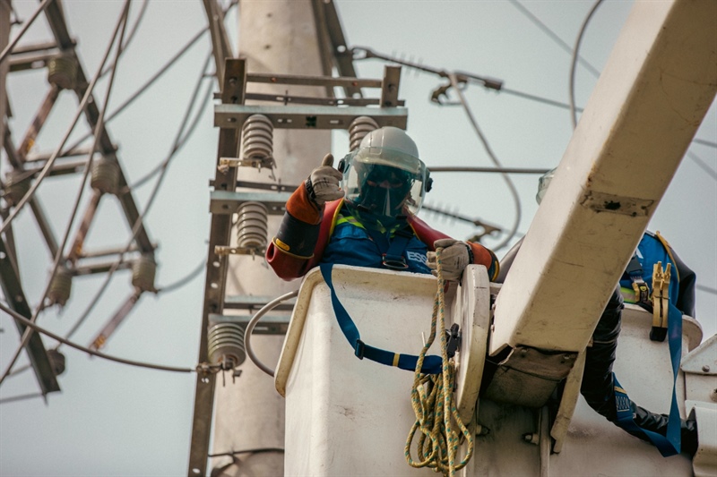 Continúan trabajos de remodelación de redes eléctricas en el municipio de Guavatá
