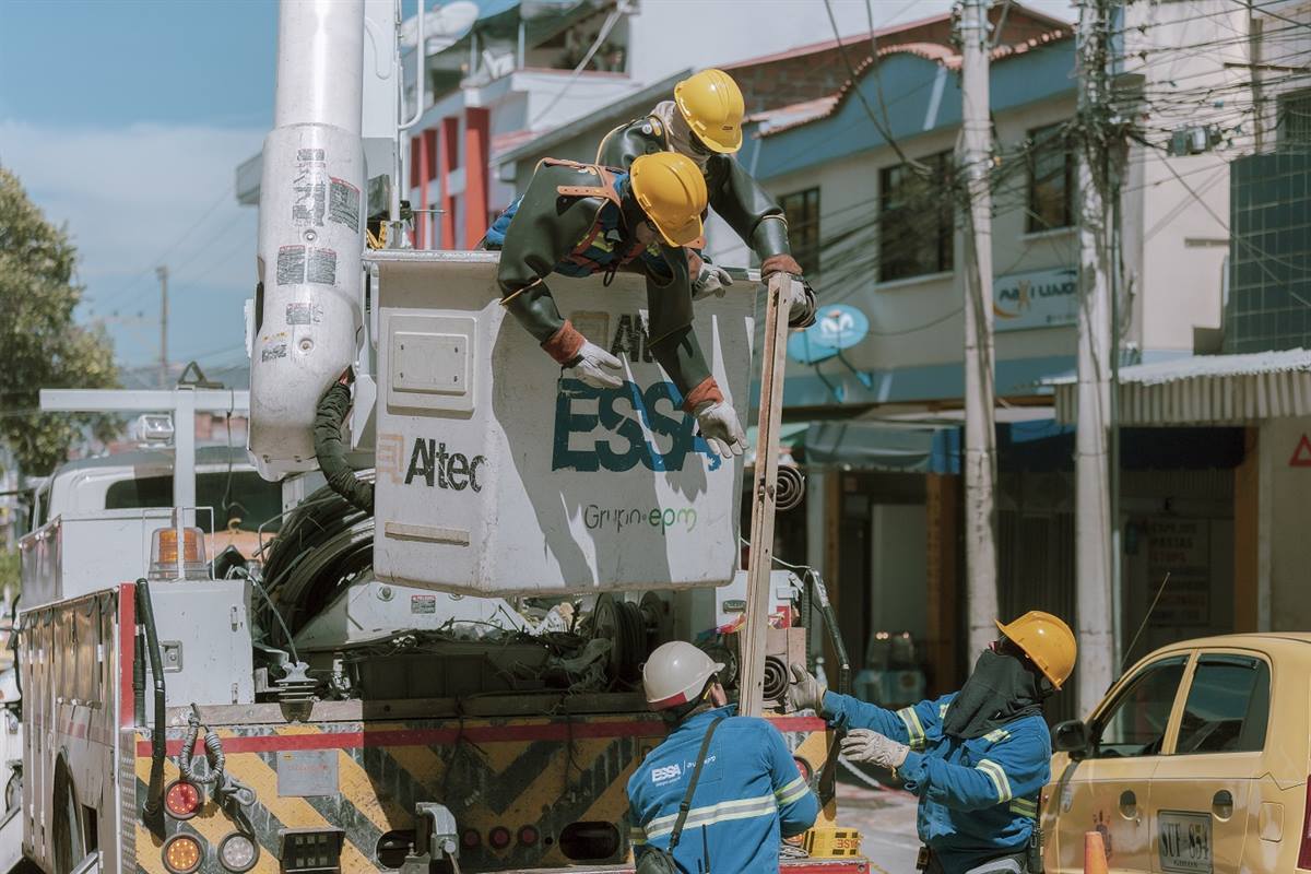 Avanzan los trabajos de remodelación de redes eléctricas en Bucaramanga