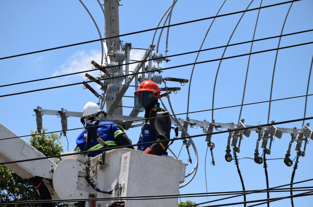 Avanza la instalación de equipo para fortalecer el servicio en San Alberto
