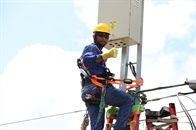 Fotografía de trabajador contratista de la Electrificadora de Santander en San Pablo Sur de Bolivar