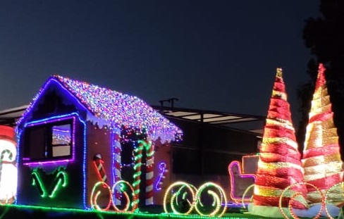 Caravanas navideñas dan la bienvenida a la época más linda del año