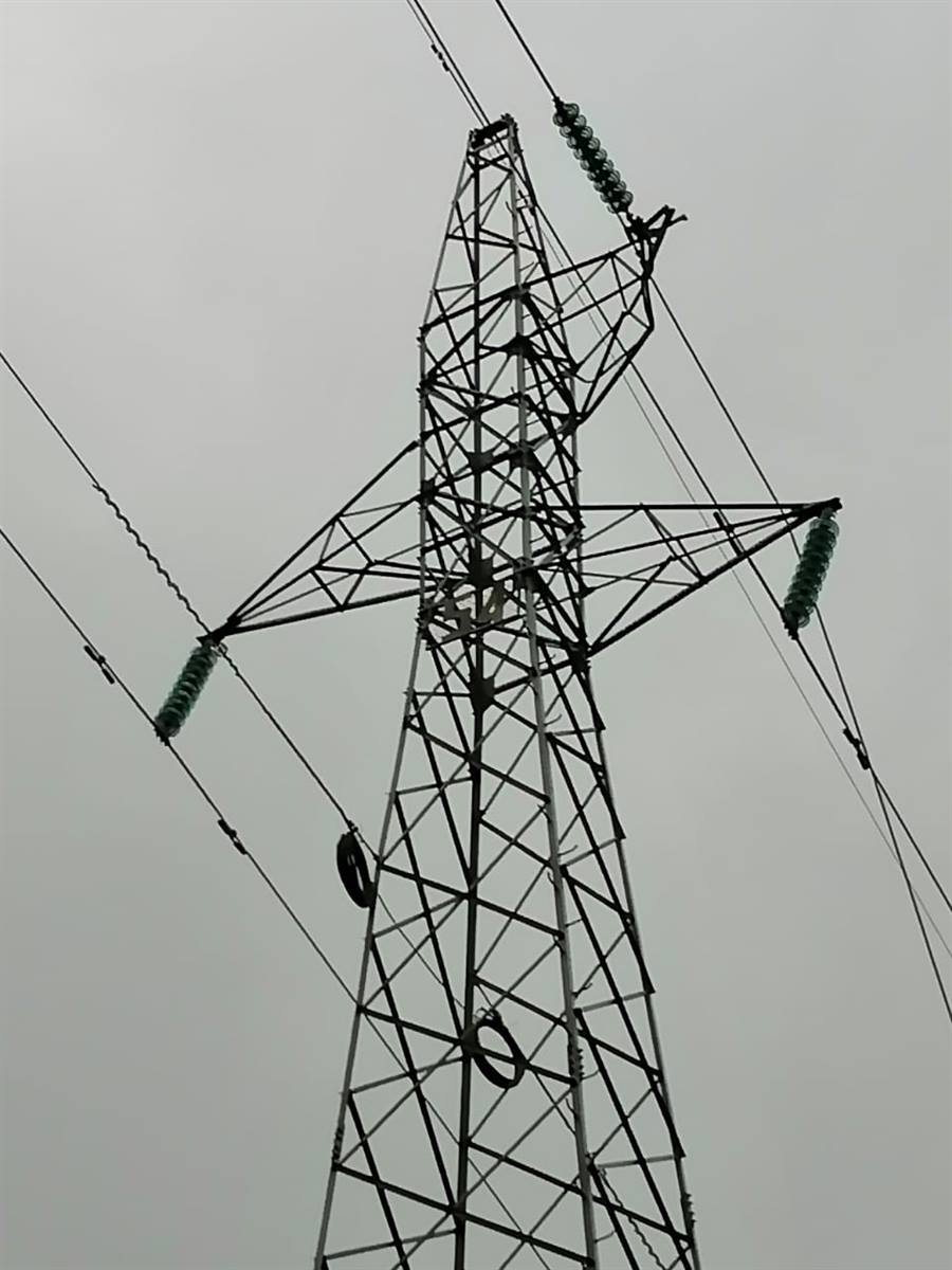 ESSA atiende emergencia en la línea de transmisión que distribuye la energía eléctrica en Cimitarra y Landázuri