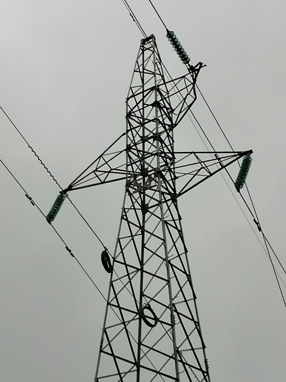 ESSA atiende emergencia en la línea de transmisión que distribuye la energía eléctrica en Cimitarra y Landázuri