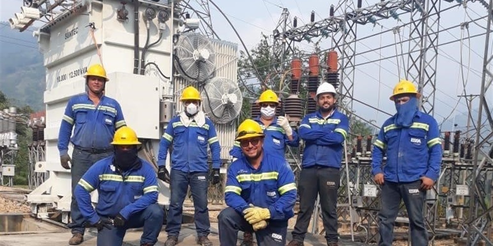Imagen técnicos en Subestacion