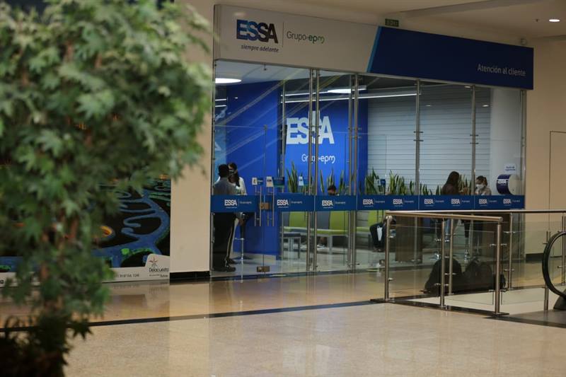 Abrimos la oficina de atención para clientes y usuarios En el Centro Comercial Delacuesta