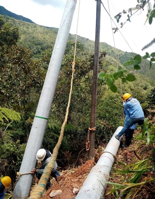 ESSA moderniza la infraestructura eléctrica en Mogotes, San Joaquín y Onzaga