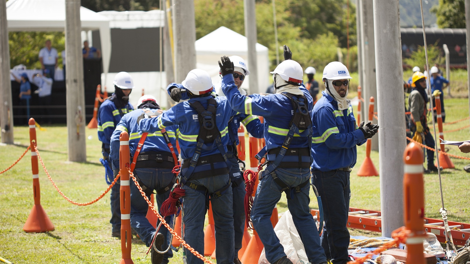Antes de lo previsto ESSA concluyó trabajos de reparación de la torre y puso en operación la línea 115kV Barbosa-Cimitarra