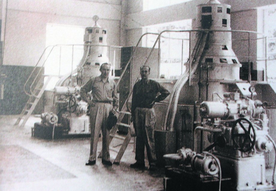 Fotografía fundadores ESSA en planta de generación - Nuestra historia