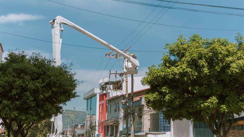 Imagen Técnico en grúa: Reporte conexiones ilegales