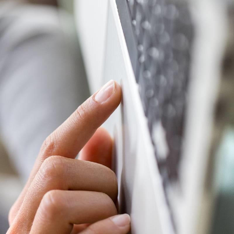 Fotografía Clic sobre un teclado de un portátil