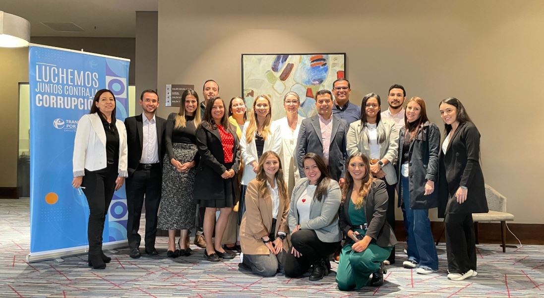 Grupo de personas representantes de las empresasas que participaron en la medicion Grupo de personas representantes de las empresasas que participaron en la medicion