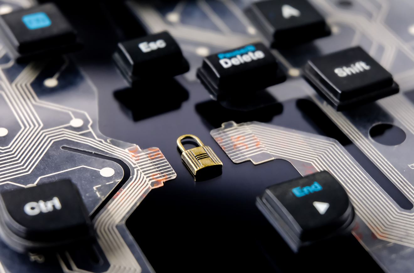 Imagen de circuito y candado representando ciberseguridad Imagen de circuito y candado representando ciberseguridad