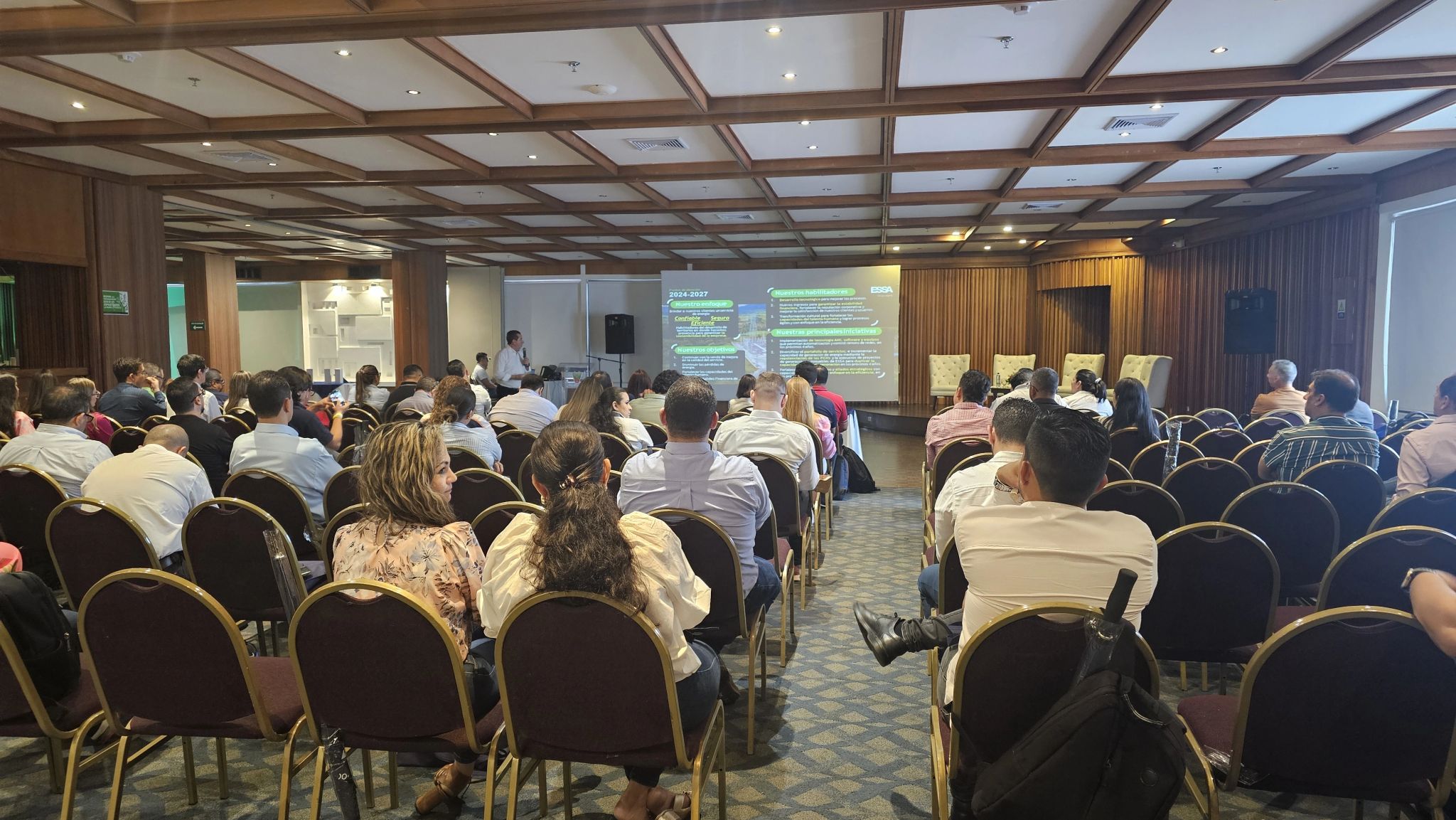 Auditorio de proveedores y contratistas asiutentes al encuentro 2024 Auditorio de proveedores y contratistas asiutentes al encuentro 2024